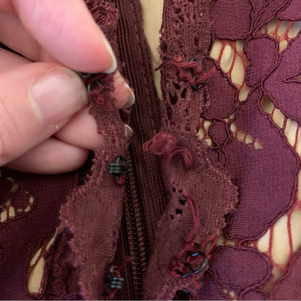 Lulu’s Maroon Lace Long Sleeve Dress Size Small - Picture 5 of 5